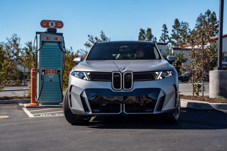 صورة مرفقة بخبر: BMW iX5 60 xDrive يحقق شحنًا عالي القدرة حتى 460 كيلوات